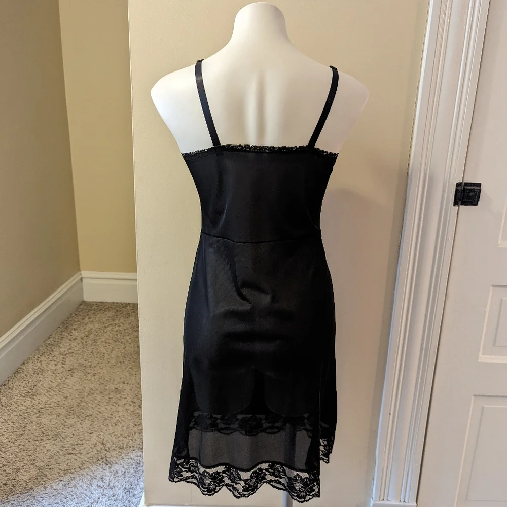 Vintage black fitted dress slip with pretty lace trim size S - Picture 3 of 7